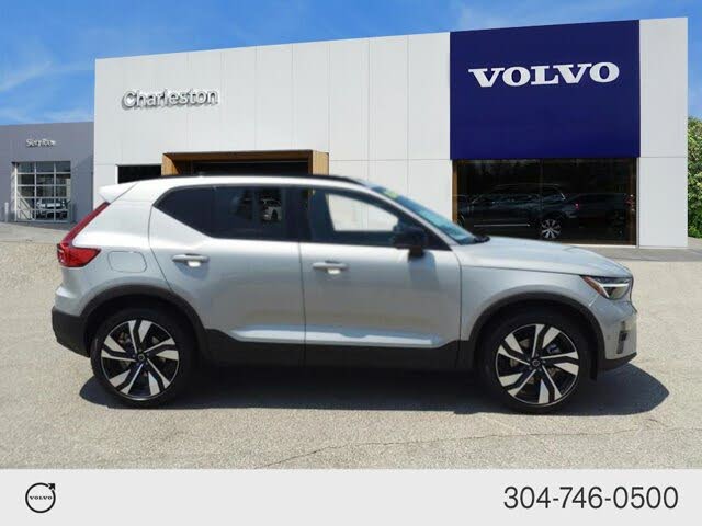 2025 Volvo XC40 B5 Plus Dark Theme AWD