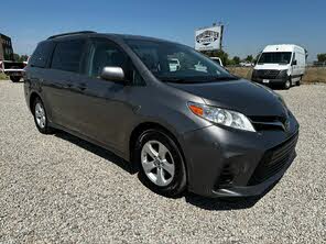 Toyota Sienna LE 7-Passenger FWD with Auto-Access Seat