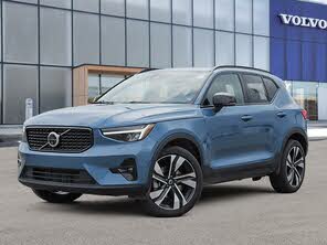 Volvo XC40 B5 Plus Dark Theme AWD