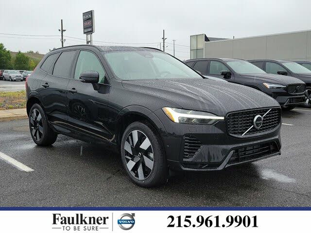 2025 Volvo XC60 Recharge T8 Plus Dark Theme eAWD