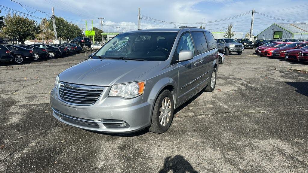2016 Chrysler Town & Country Touring FWD
