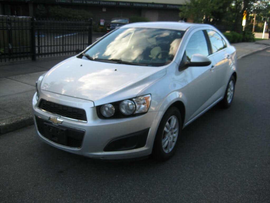 2016 Chevrolet Sonic LT Sedan FWD