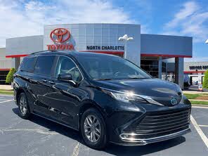 Toyota Sienna XLE 7-Passenger FWD