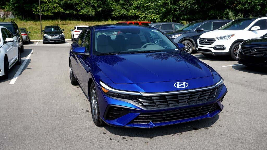 2024 Hyundai Elantra SEL FWD