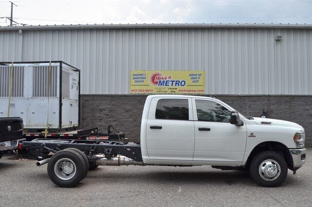 2024 RAM 3500 Chassis Tradesman Crew Cab LB DRW 4WD