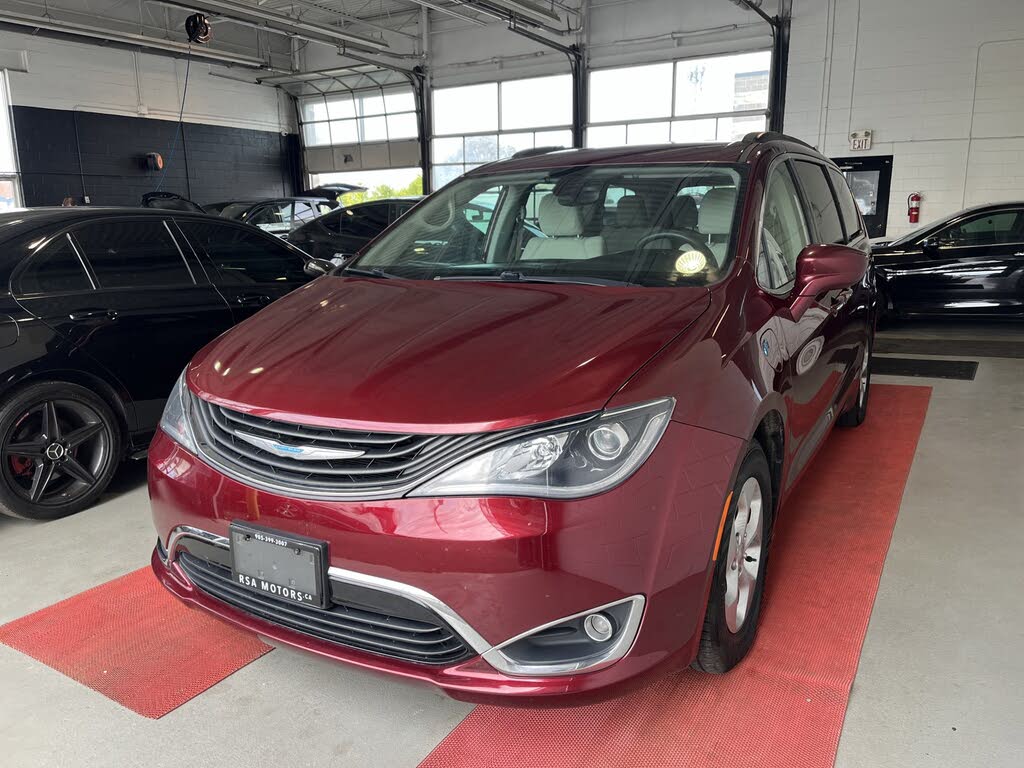 2018 Chrysler Pacifica Hybrid Touring Plus FWD