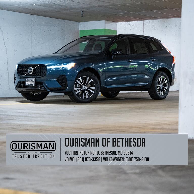 2025 Volvo XC60 Recharge T8 Core Dark Theme eAWD