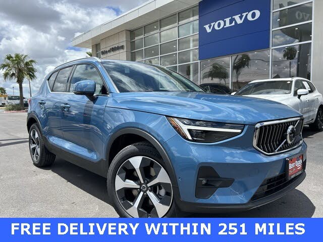 2025 Volvo XC40 B5 Plus Bright Theme AWD