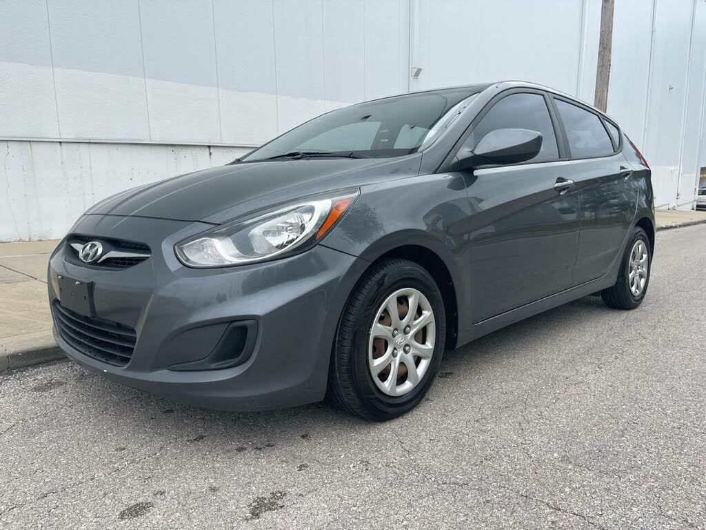 2012 Hyundai Accent GS 4-Door Hatchback FWD