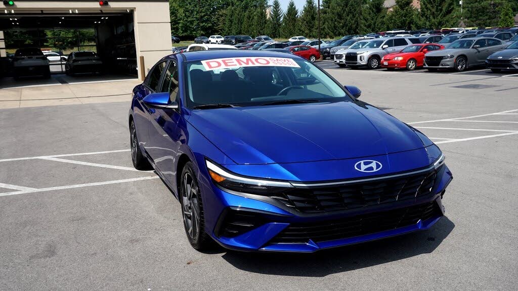 2024 Hyundai Elantra SEL FWD