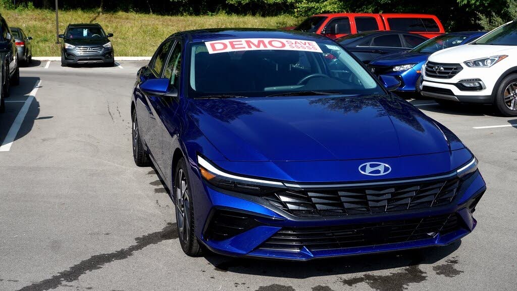 2024 Hyundai Elantra SEL FWD