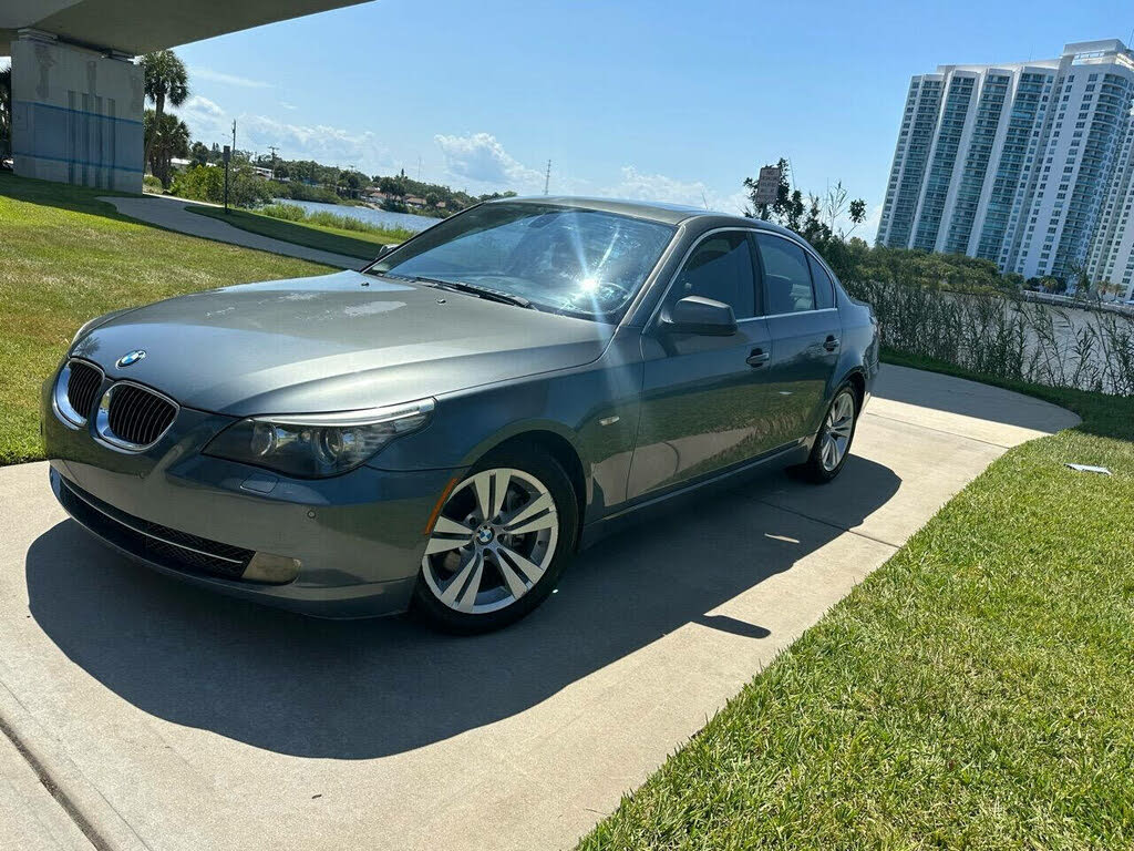 2010 BMW 5 Series 528i Sedan RWD