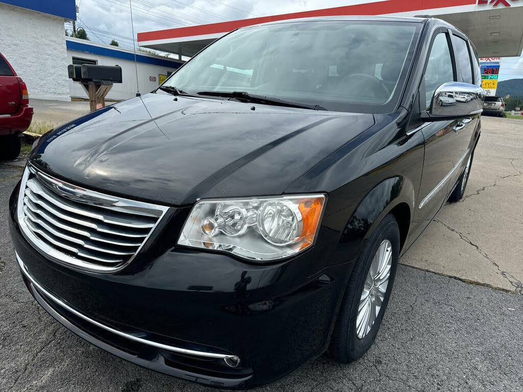 2016 Chrysler Town & Country Limited FWD