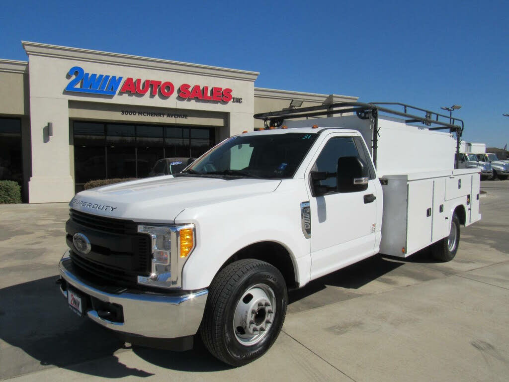 2017 Ford F-350 Super Duty Chassis XL DRW LB RWD