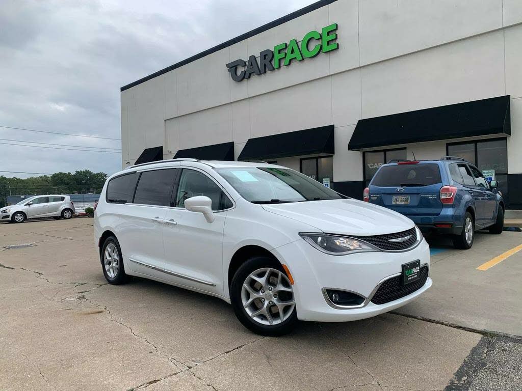 2017 Chrysler Pacifica Touring L Plus FWD