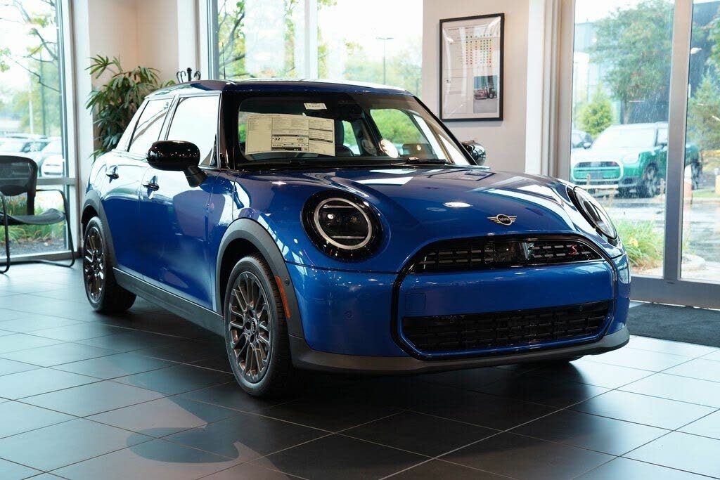 2025 MINI Cooper S Signature Trim 4-door Hatchback