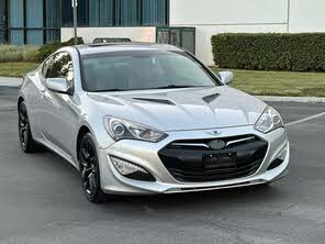 Hyundai Genesis Coupe 2.0T Premium RWD