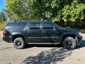 Chevrolet Suburban 2500 LT 4WD