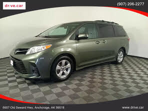 Toyota Sienna LE 7-Passenger FWD with Auto-Access Seat