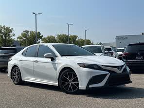 Toyota Camry Hybrid SE FWD