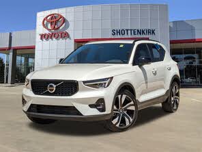 Volvo XC40 B5 Plus Dark Theme AWD