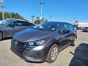 Nissan Versa S FWD