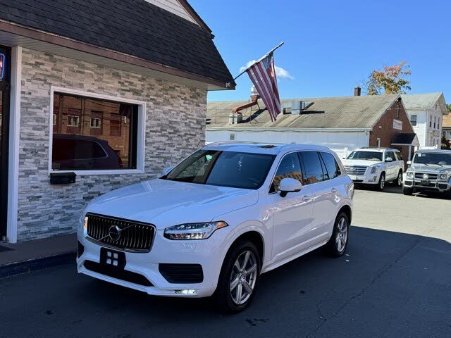 2022 Volvo XC90 T6 Momentum 7-Passenger AWD