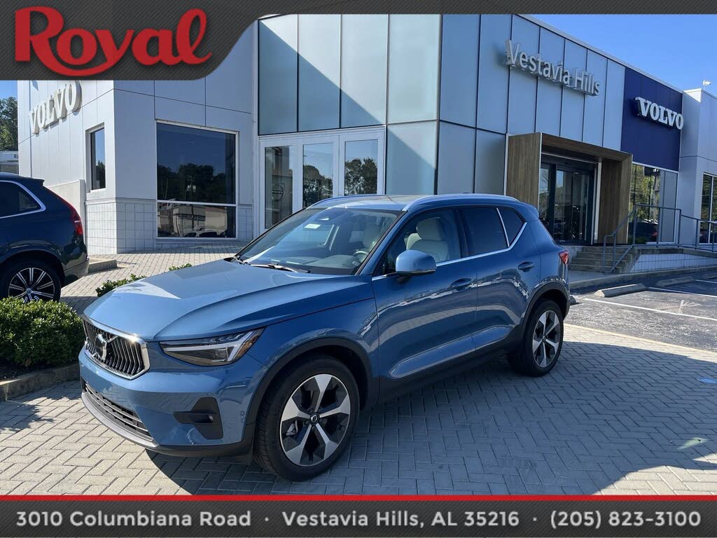 2025 Volvo XC40 B5 Plus Bright Theme AWD