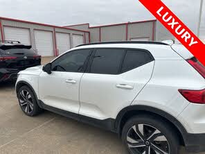 Volvo XC40 B5 Plus Dark Theme AWD