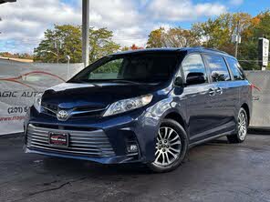 Toyota Sienna XLE Premium 8-Passenger FWD