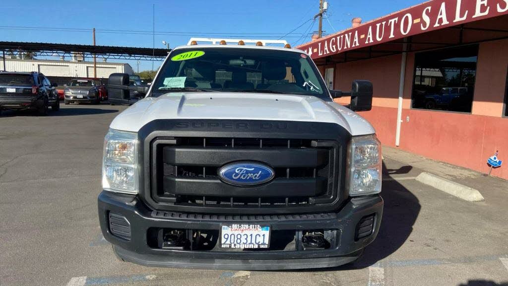 2011 Ford F-350 Super Duty Chassis XLT Crew Cab DRW 4WD