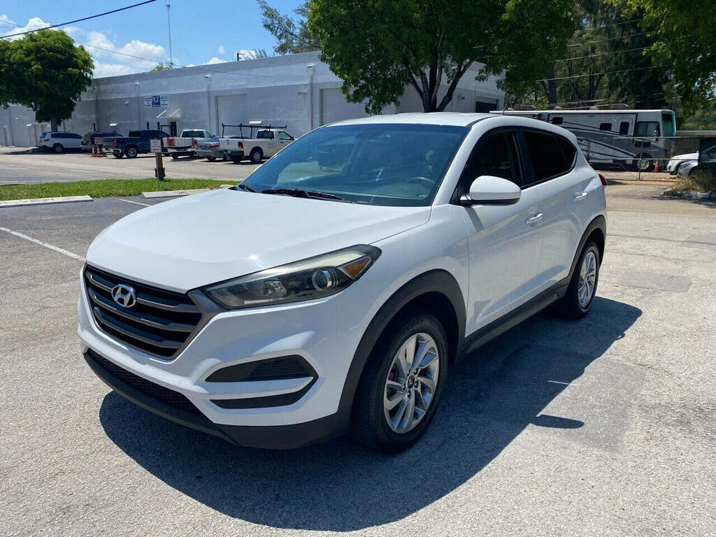 2016 Hyundai Tucson 2.0L SE FWD with Beige Seats