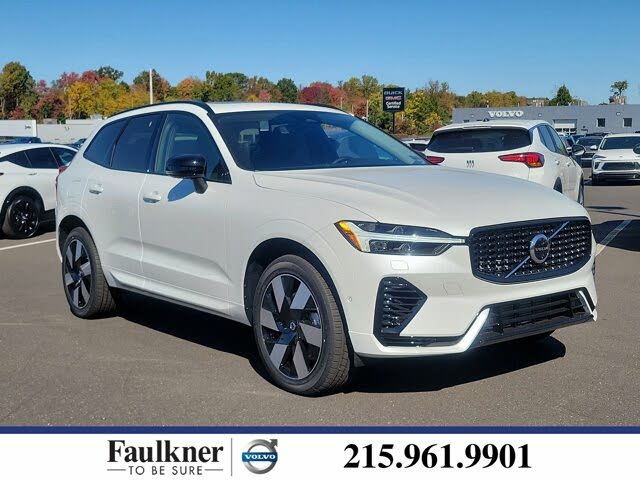 2025 Volvo XC60 Recharge T8 Plus Dark Theme eAWD