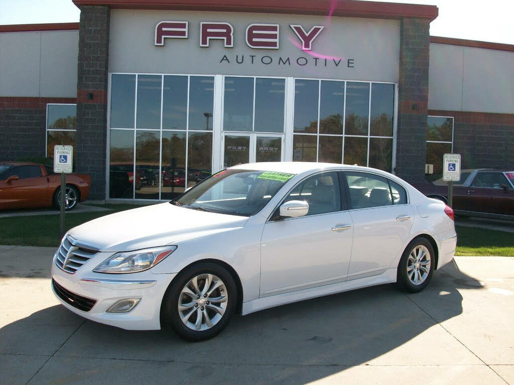 2012 Hyundai Genesis 3.8 RWD