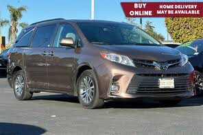 Toyota Sienna XLE 7-Passenger FWD with Auto-Access Seat