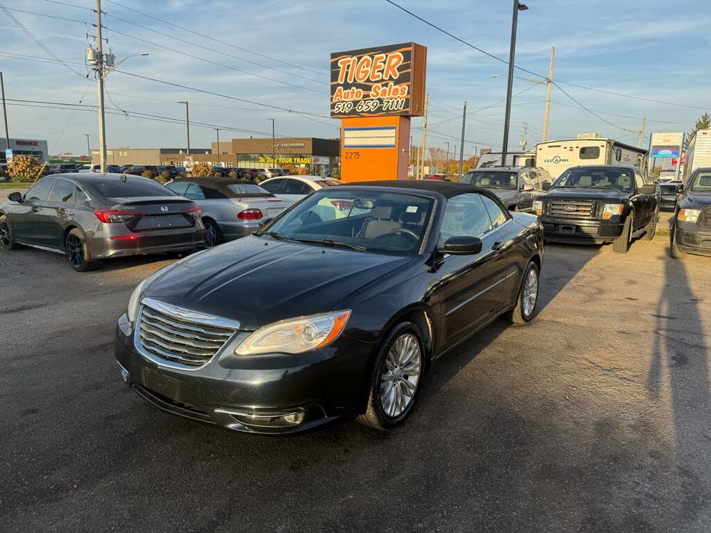 2012 Chrysler 200 Touring Convertible FWD