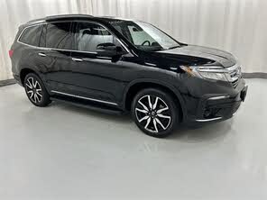 Honda Pilot Touring AWD with Rear Captains Chairs