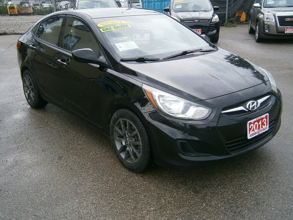 2013 Hyundai Accent GL Sedan FWD