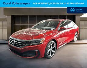 Volkswagen Passat 2.0T R-Line FWD