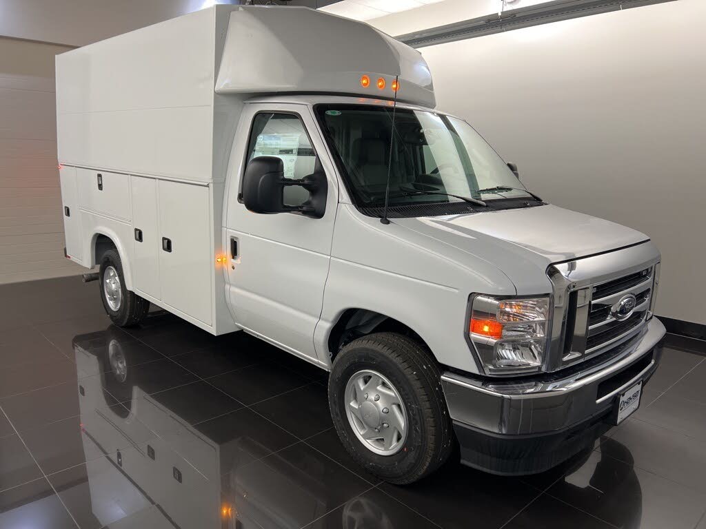 2025 Ford E-Series Chassis E-350 SD Cutaway SB DRW RWD
