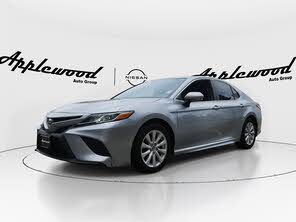 Toyota Camry SE FWD