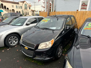 Chevrolet Aveo 5 LT Hatchback FWD