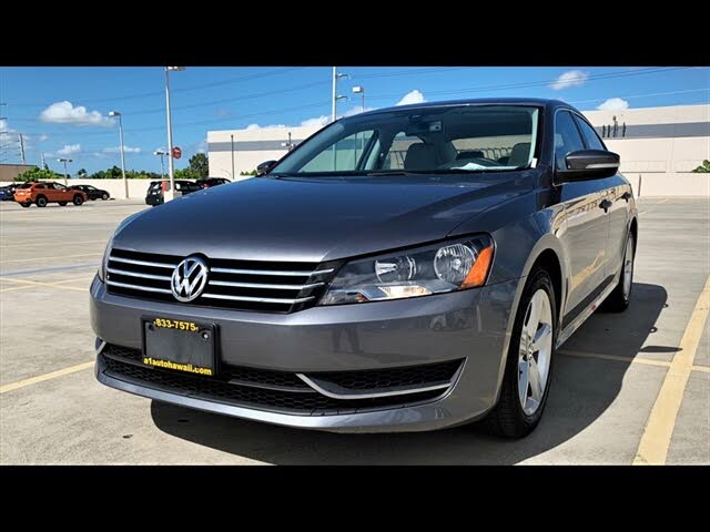 2013 Volkswagen Passat SE with Sunroof and Nav