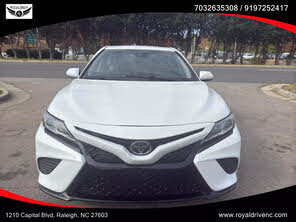 Toyota Camry SE FWD