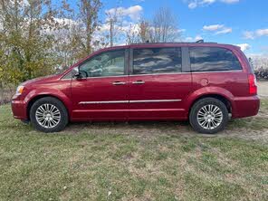 Chrysler Town & Country Touring-L FWD