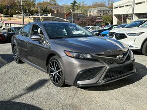 Toyota Camry SE FWD