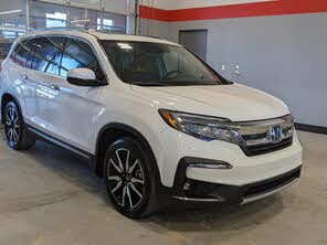 Honda Pilot Touring AWD with Rear Captains Chairs