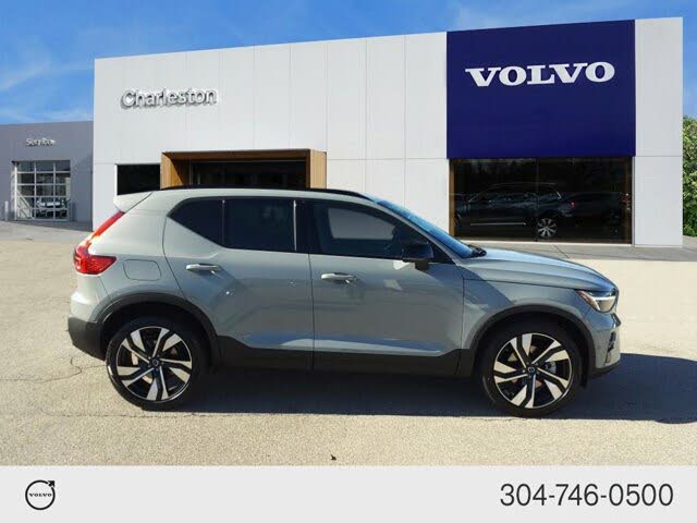 2025 Volvo XC40 B5 Plus Dark Theme AWD