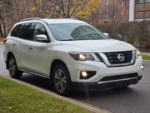 Nissan Pathfinder SV 4WD