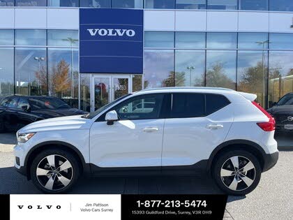 2022 Volvo XC40 T5 Momentum AWD